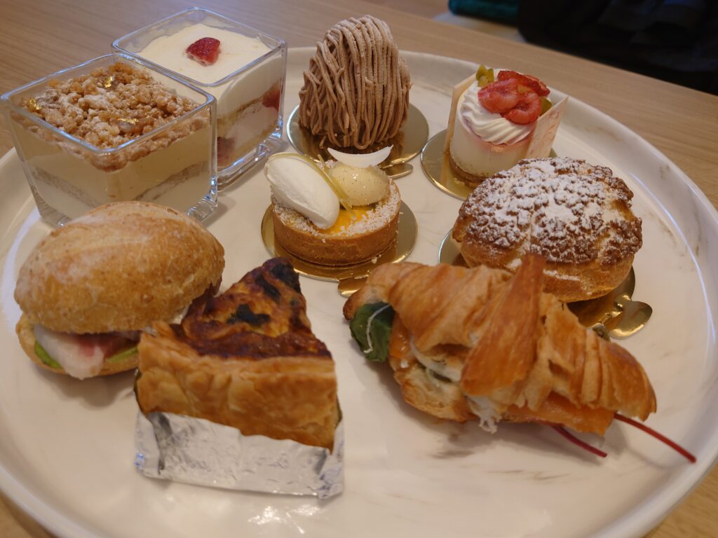 ポルトムインターナショナル北海道内にあるカフェのケーキ