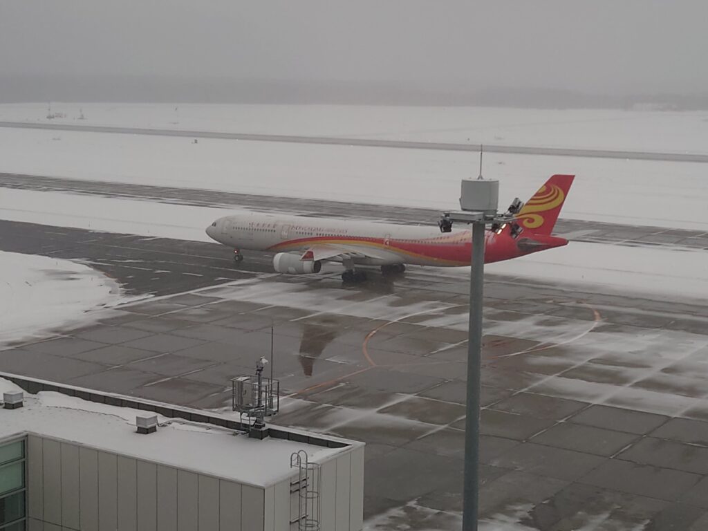 ポルトムインターナショナル北海道の部屋の窓から飛行機が見える