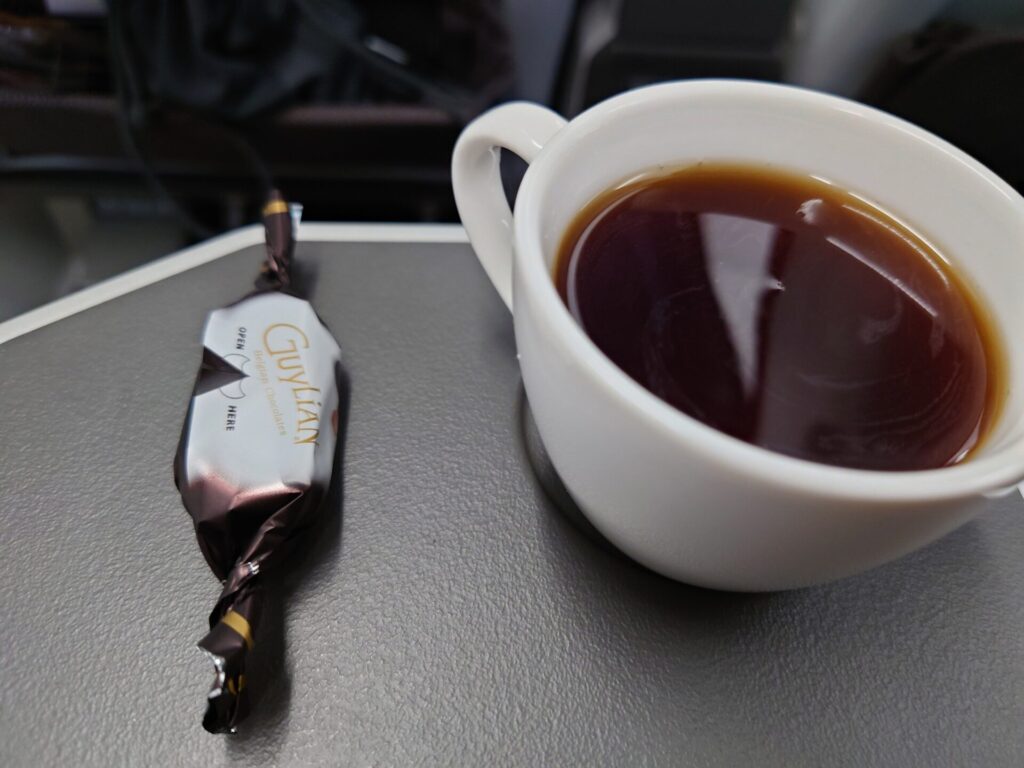 イベリア航空ビジネスクラス　コーヒーとチョコレート