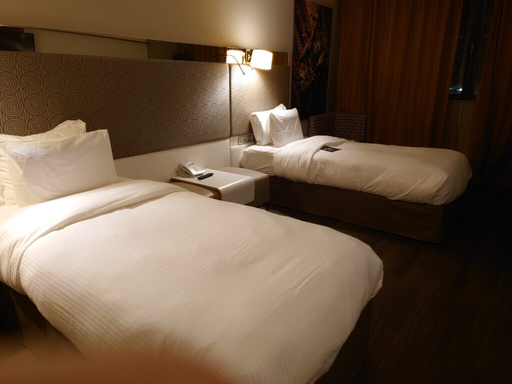 ホテルジャンプールの寝心地のよいツインベッド