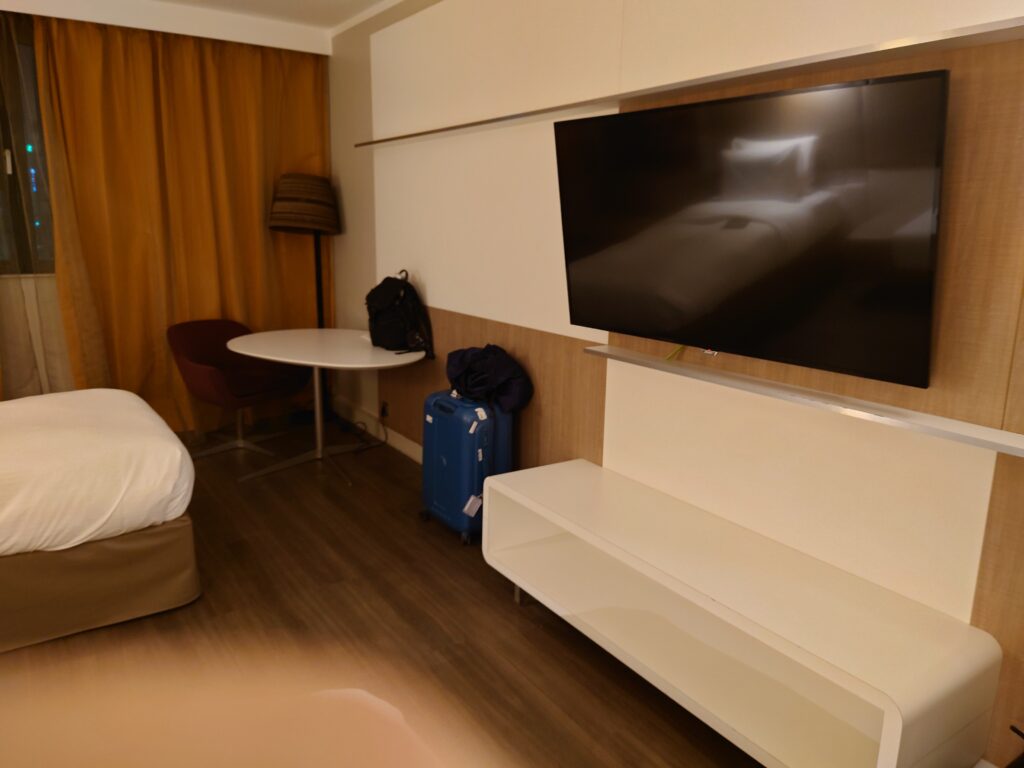 ホテルジャンプールの機能的で快適な部屋
