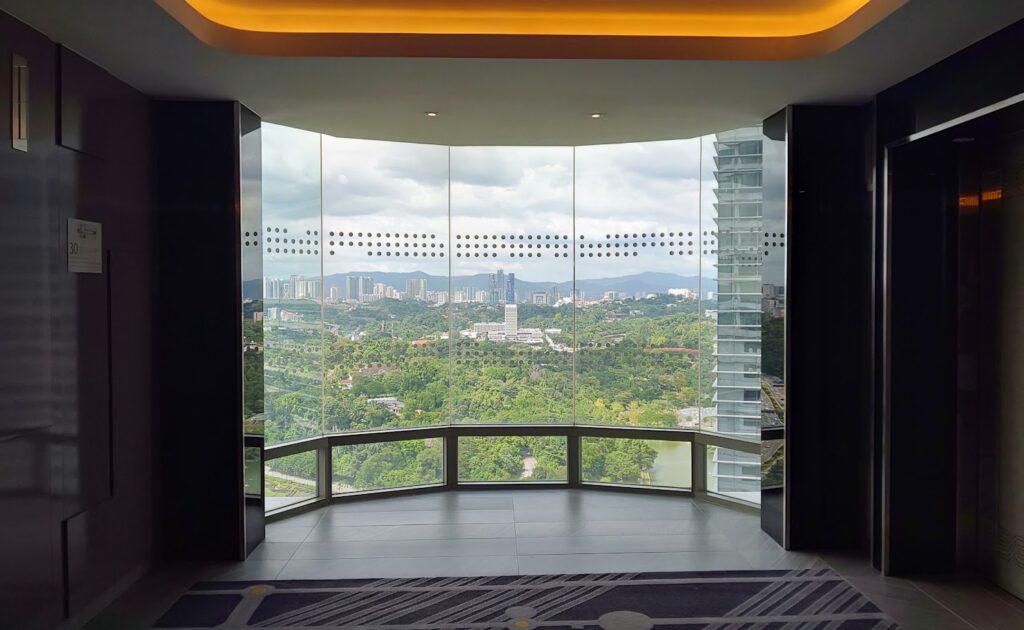 ルメリディアンクアラルンプールのエレベーターホールからの眺め