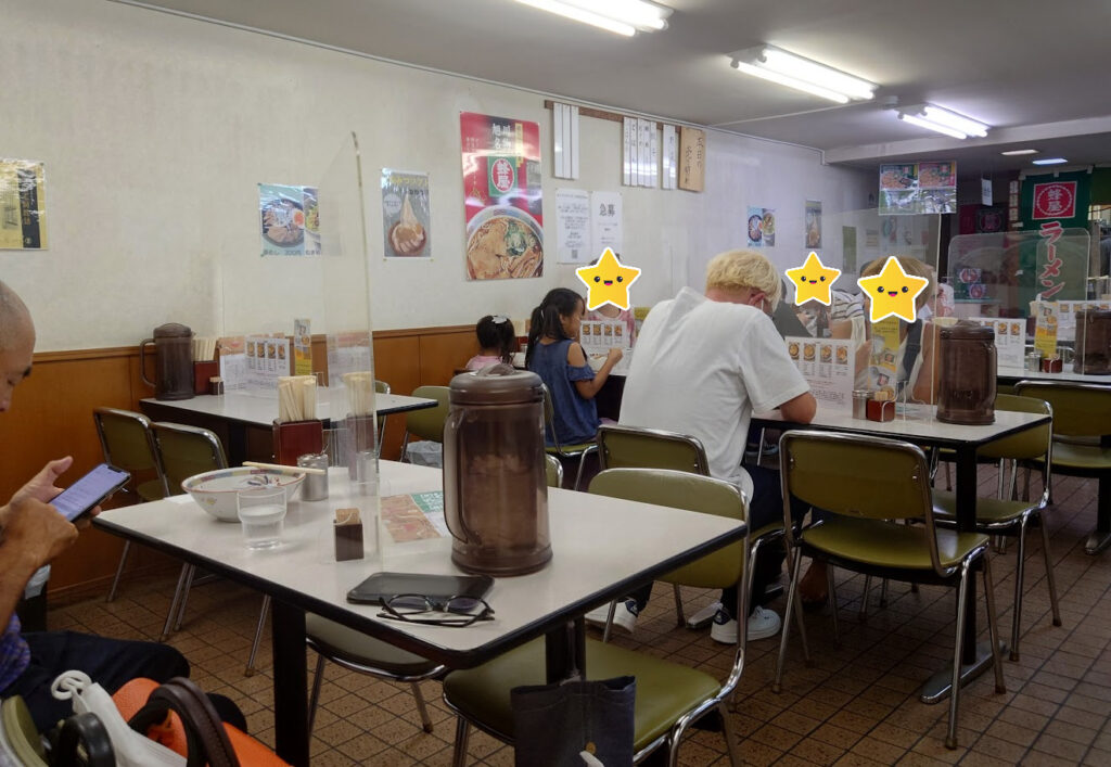 旭川にあるラーメン店「蜂谷五条操業」のお店の中の様子