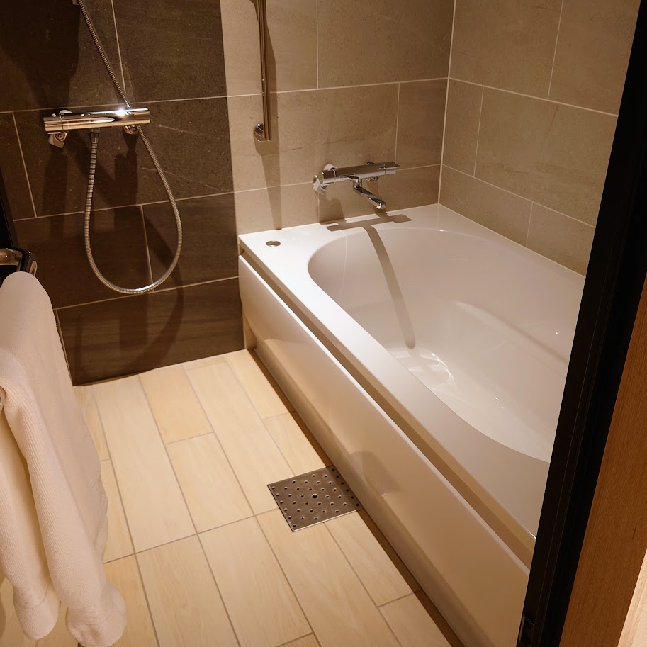ヒルトン長崎の部屋　大きなバスタブと洗い場付きの風呂