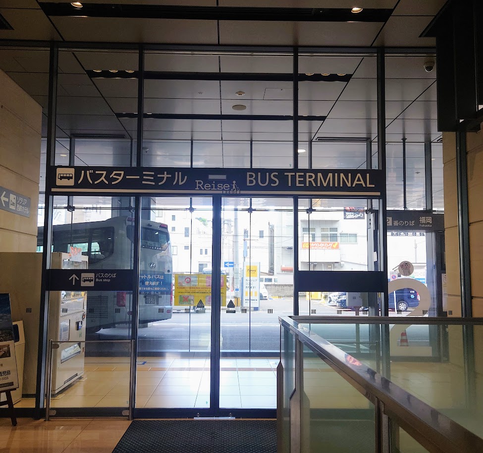 鹿児島中央駅のバスターミナルの入り口