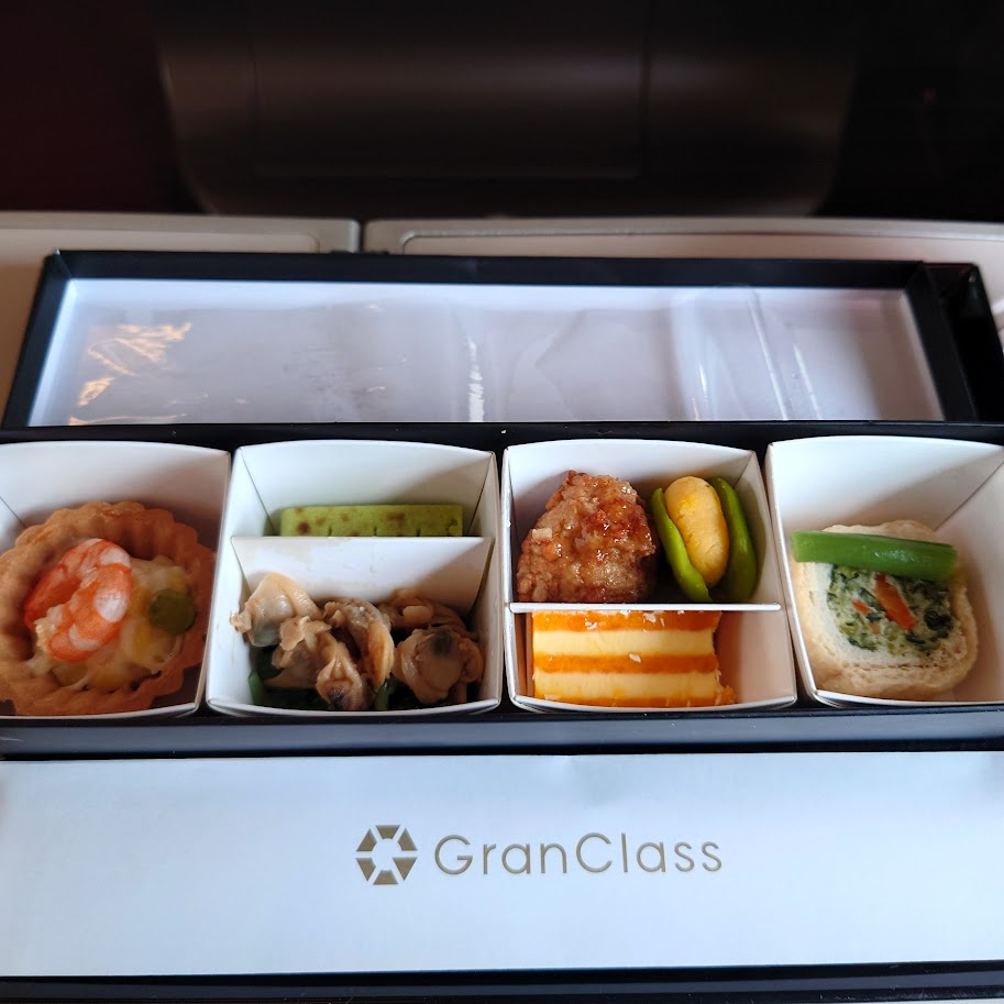 東京から新青森間の新幹線「はやぶさ」のグランクラスの和食メニューの中身
