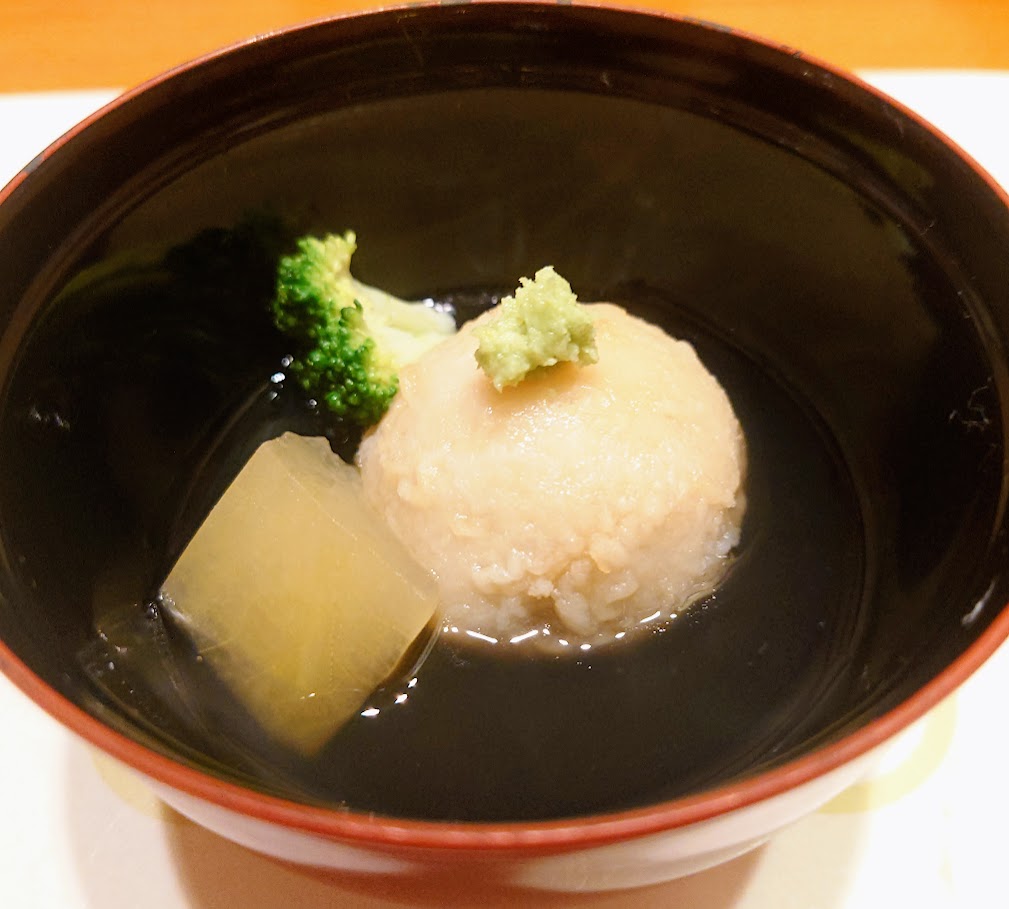 奈良屋の夕食「里芋まんじゅう」は、ワサビの香りとよく合う。